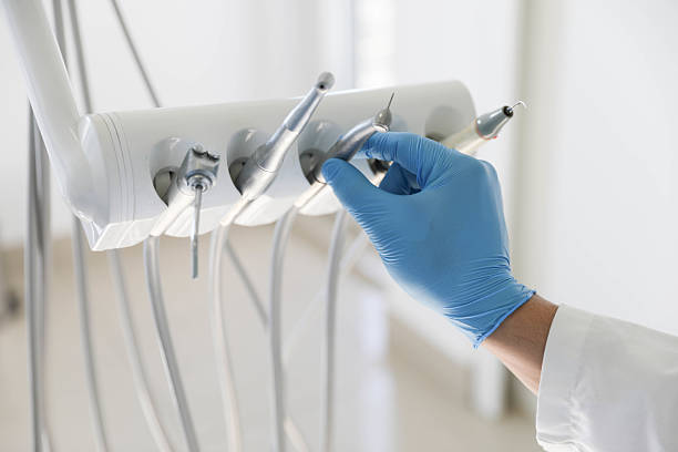 Professional Tooth Extraction technician working in Sylvan Lake, MI
